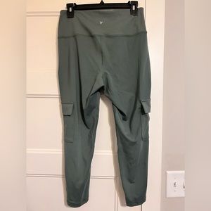 Large Old Navy active leggings.